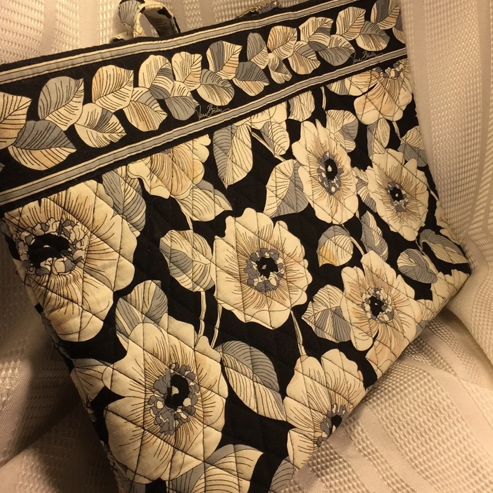 Vera Bradley large bag hardly used (if ever) leaf